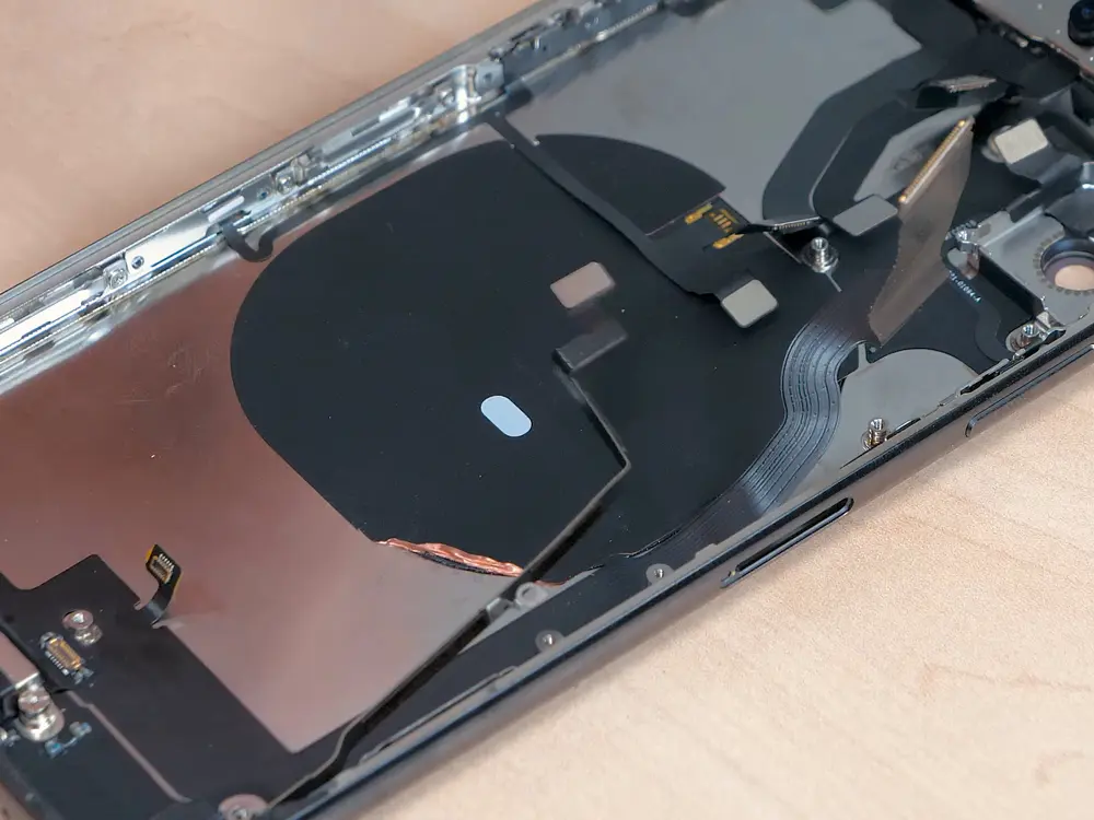 Verdorde Wrijven Inzichtelijk iPhone X draadloos opladen antenne en volume kabel fixen? | Fixje